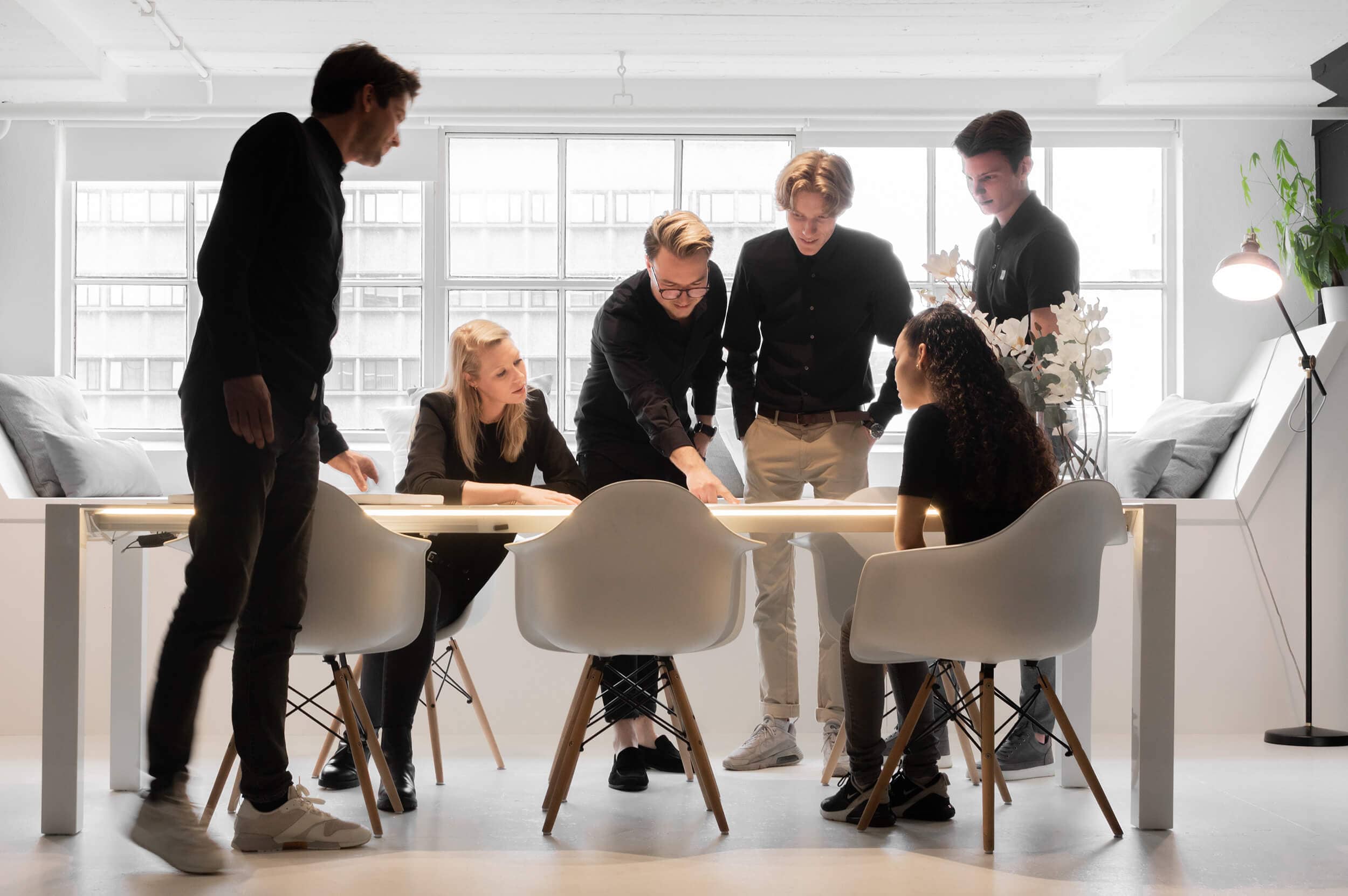 Architecten werken aan project