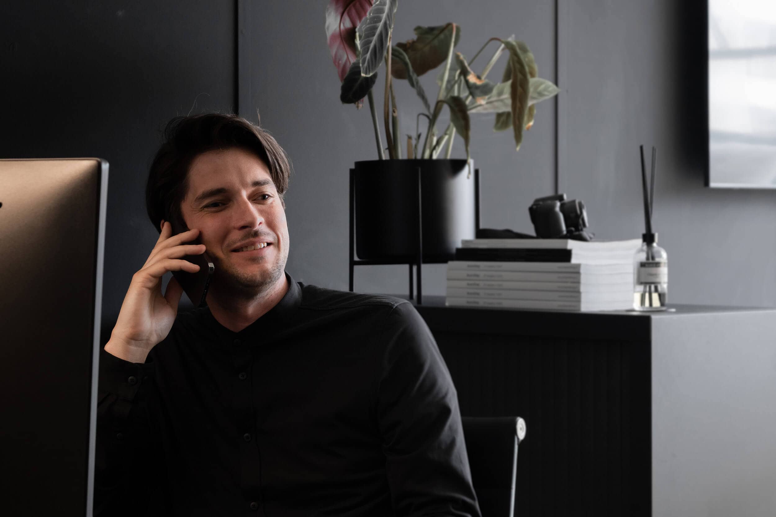 architect aan de telefoon